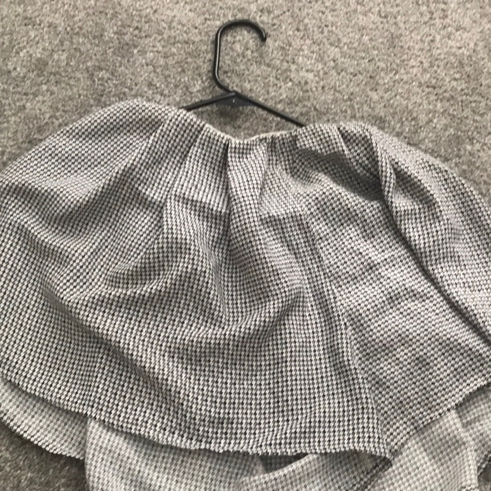 Very cute skirt. Never worn